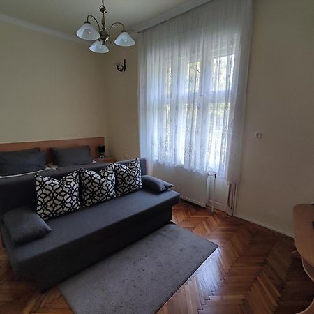 Varalja Vendeghaz Тата Екстер'єр фото